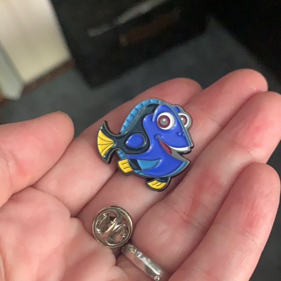 Disney Pixar LE Dori Pin Loot crate - Picture 2 of 3